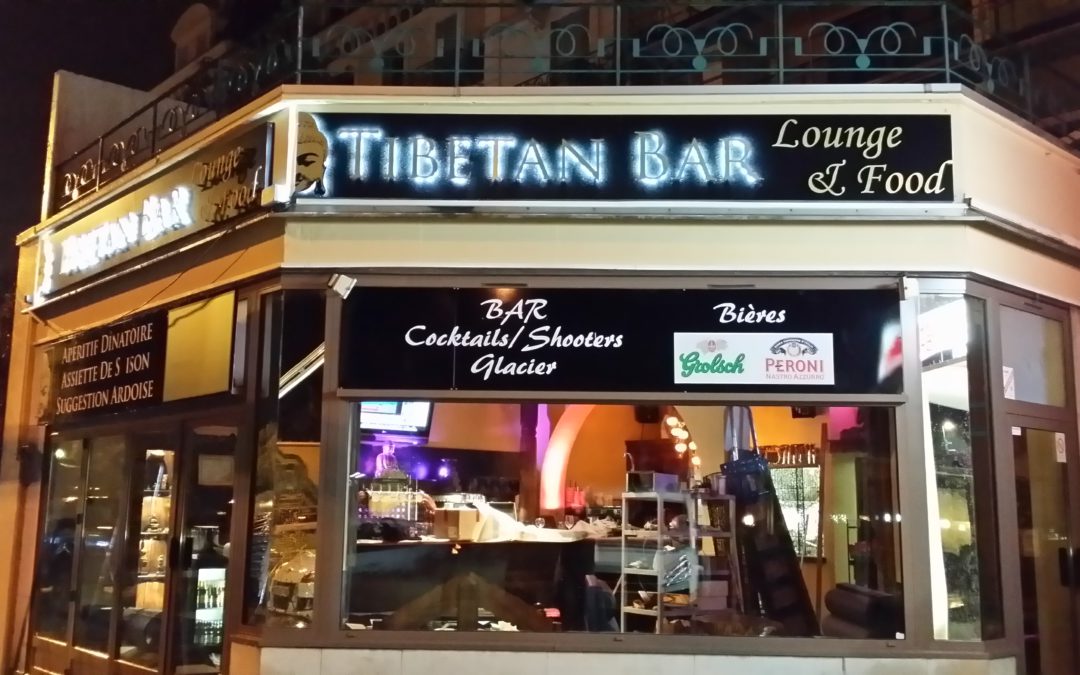 Enseigne lumineuse à leds Tibetan Bar à Evian
