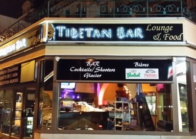 Enseigne lumineuse à leds Tibetan Bar à Evian